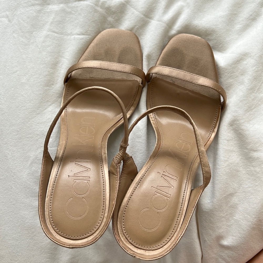 CALVIN KLEIN HEELS / Size 7